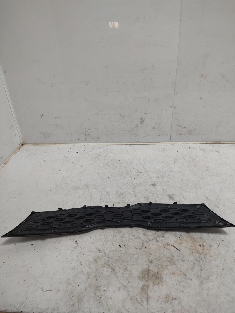 2012 - 2015 Kia Rio Upper Grille w/ Chrome Surround OEM 863501W010