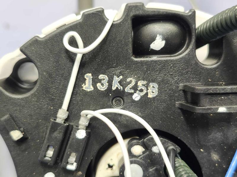 2014 Cadillac CTS Tank Mounted Fuel Pump Assembly Genuine OEM 13503473