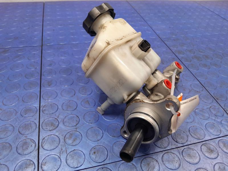 2011-2013 Kia Forte Brake Master Cylinder Assembly Genuine OEM 585101H200