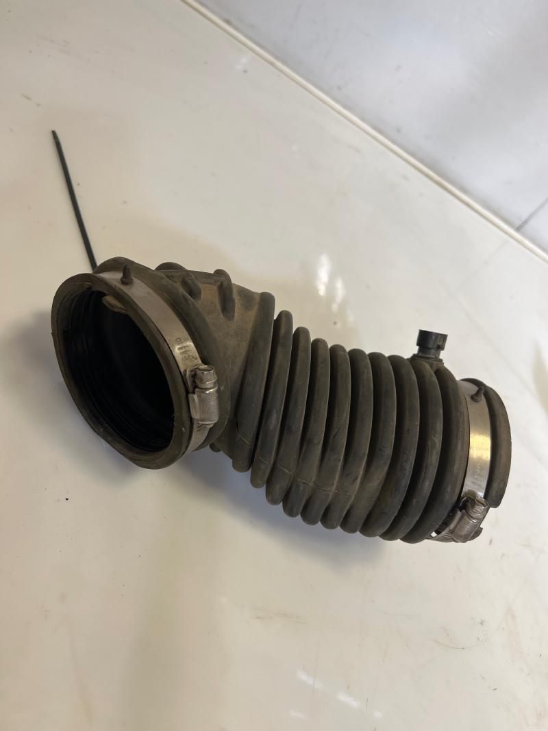 2002 Chevrolet S10 Air Intake Tube/Resonator