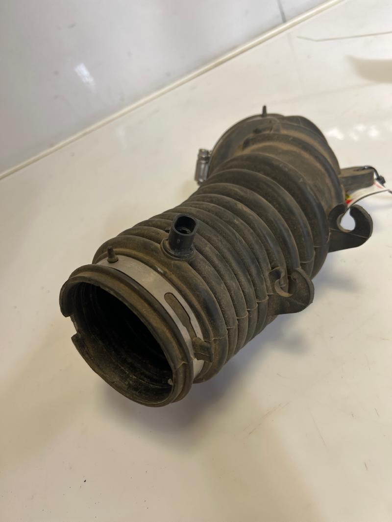 2002 Chevrolet S10 Air Intake Tube/Resonator