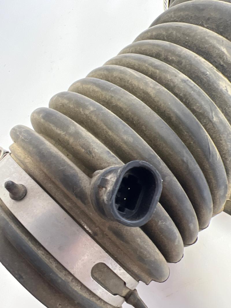 2002 Chevrolet S10 Air Intake Tube/Resonator