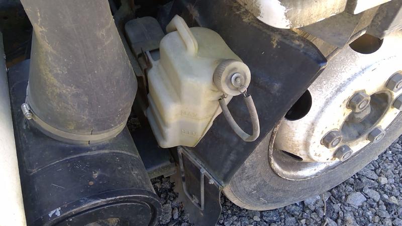 2000 Isuzu NPR Coolant Recovery Bottle