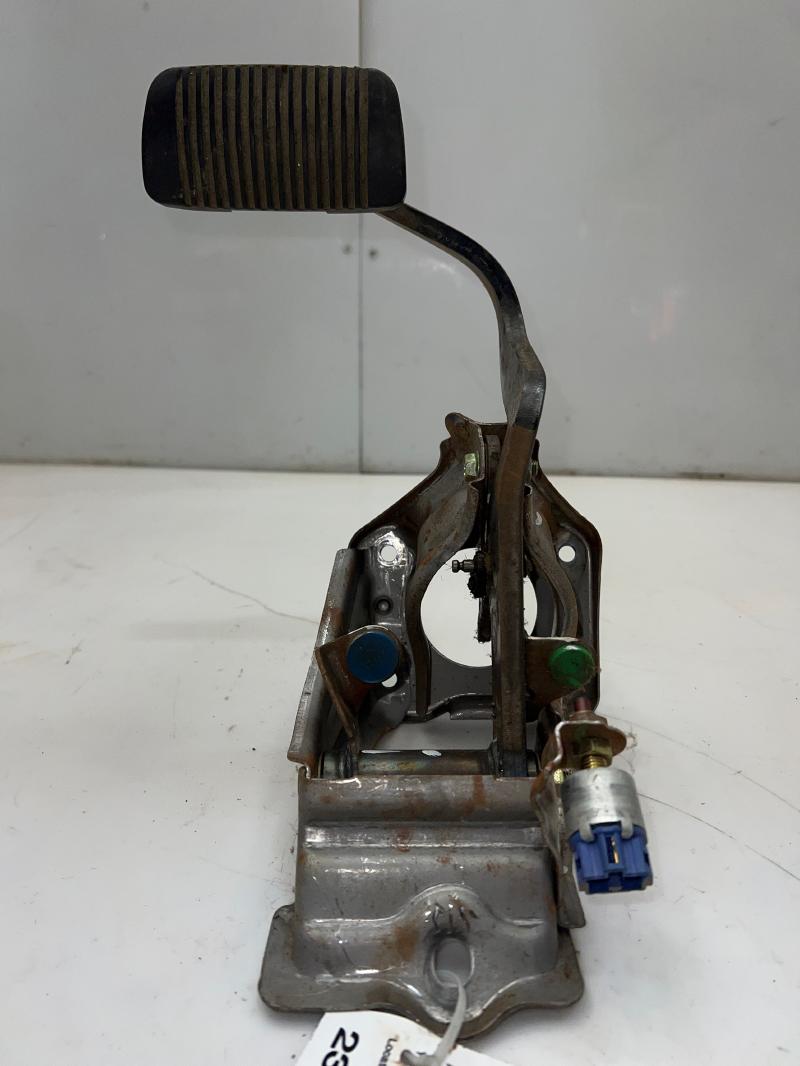 2001 Toyota Tundra Brake Pedal