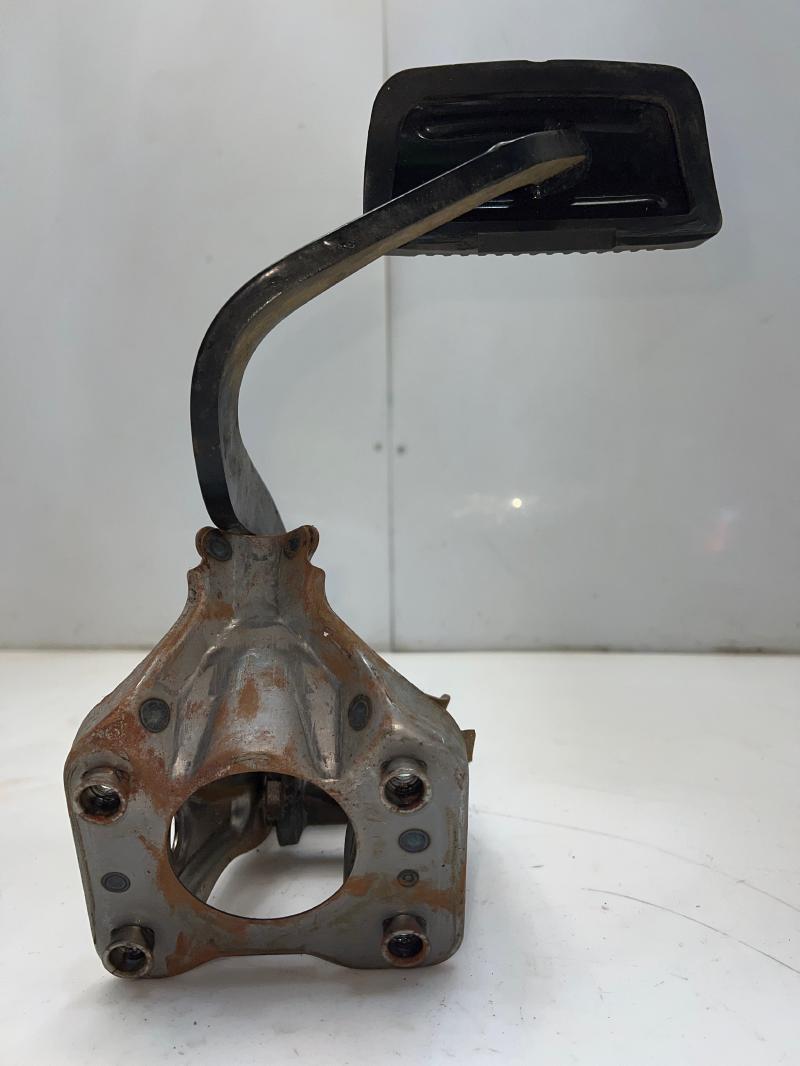 2001 Toyota Tundra Brake Pedal