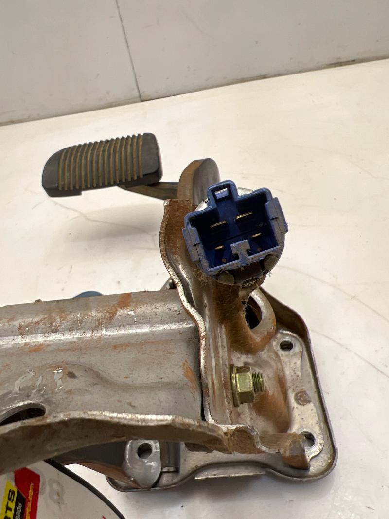 2001 Toyota Tundra Brake Pedal