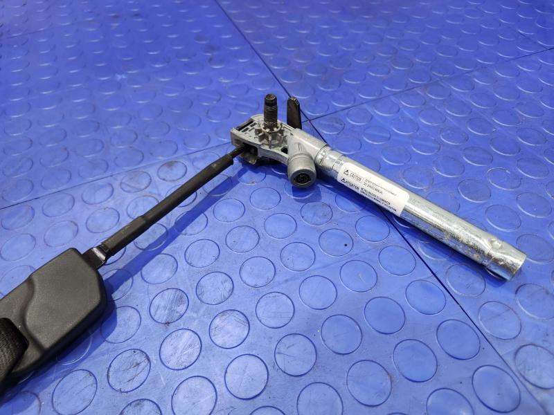 2015 Chrysler 200 Front Seat Belt