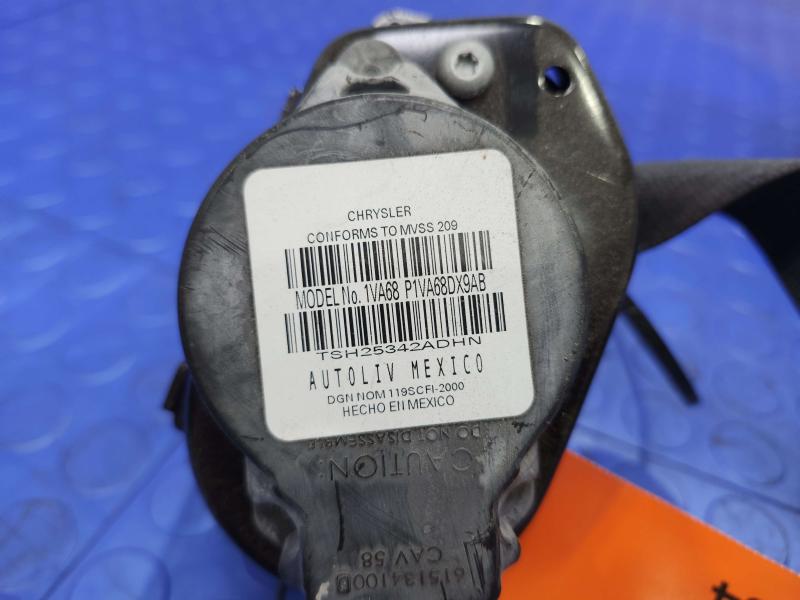 2015 Chrysler 200 Front Seat Belt