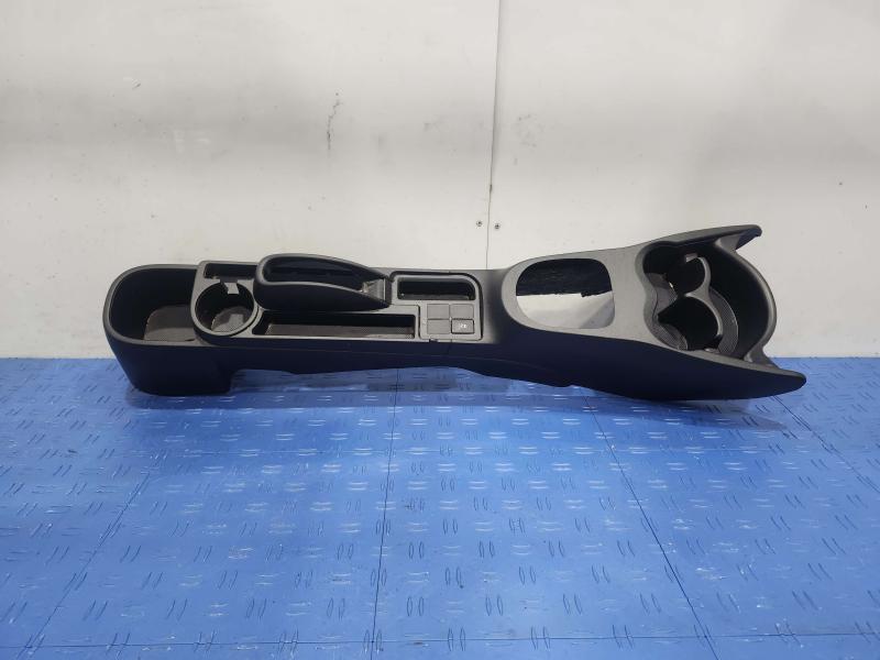 2013 Toyota Yaris Front Console