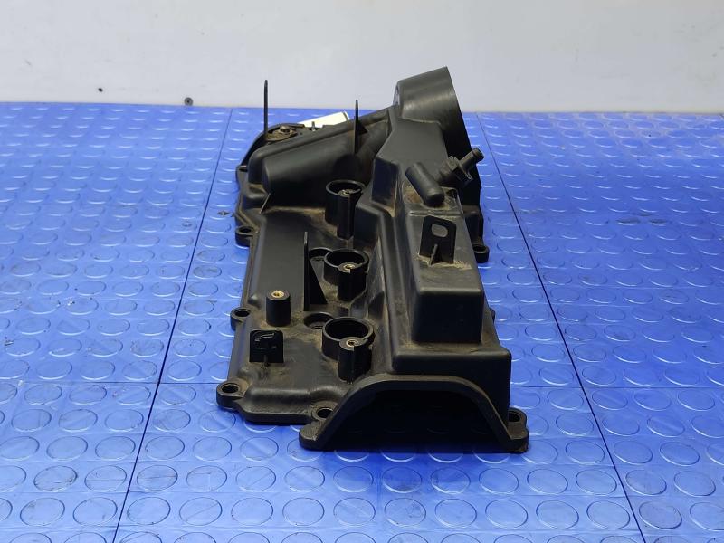 2011 Infiniti QX56 Valve Cover