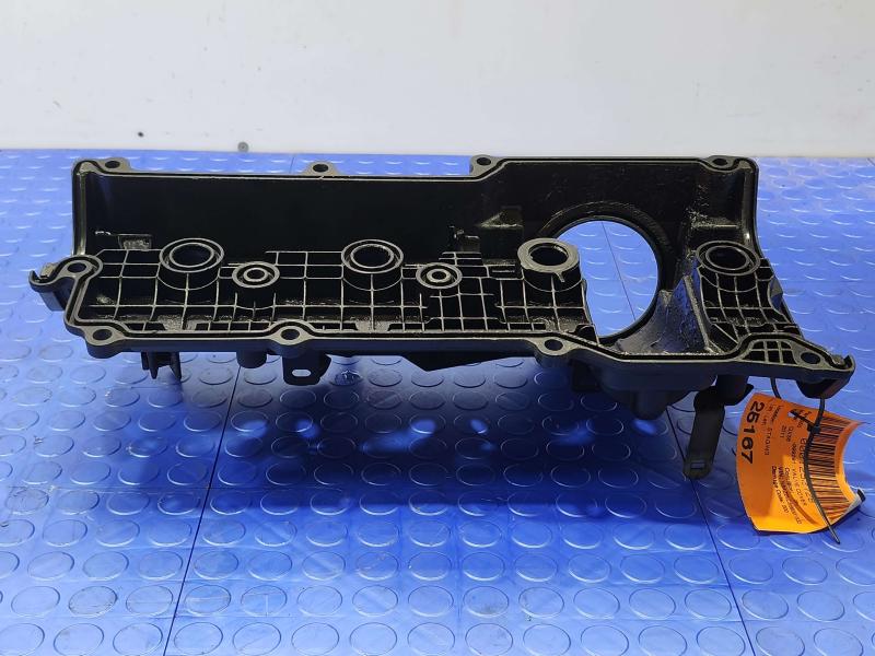 2011 Infiniti QX56 Valve Cover