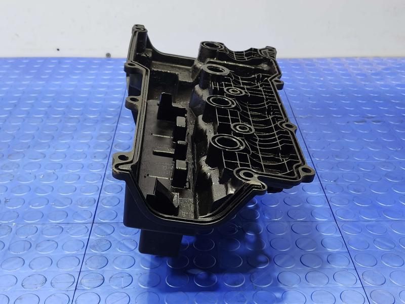 2011 Infiniti QX56 Valve Cover