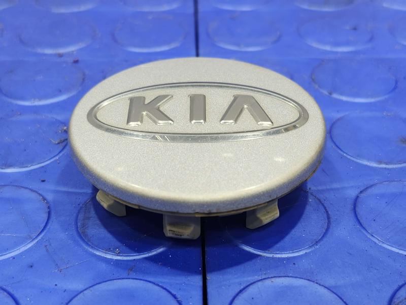 2011 Kia Sorento Center Cap