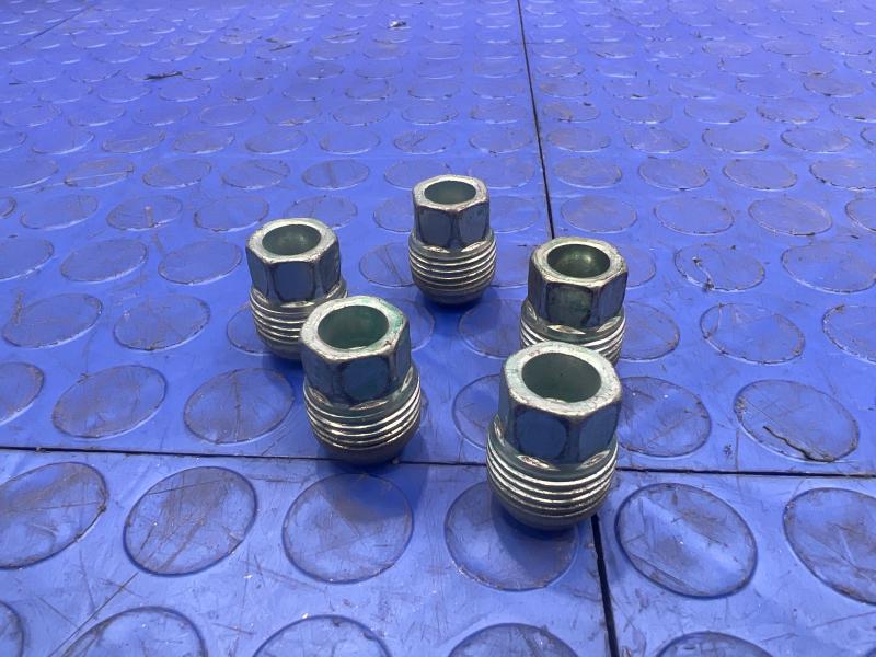 2018 Chevrolet Cruze Lug Nuts