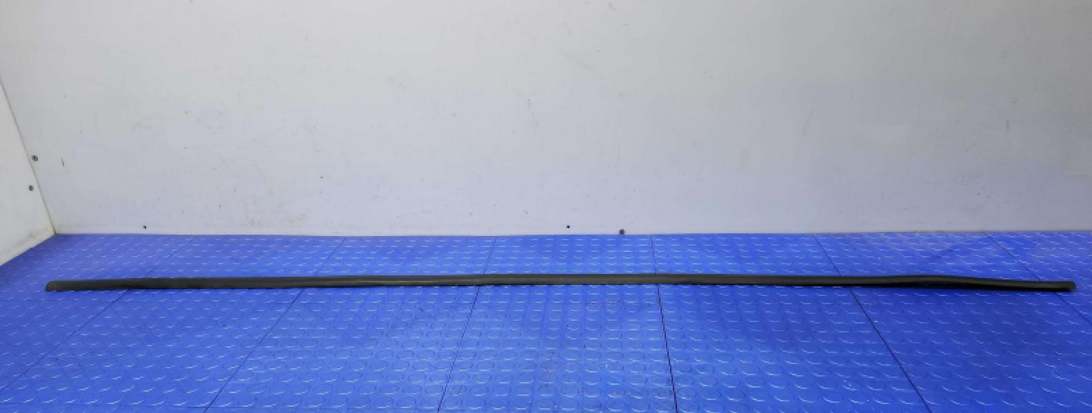 2011 Infiniti QX56 Rocker Moulding