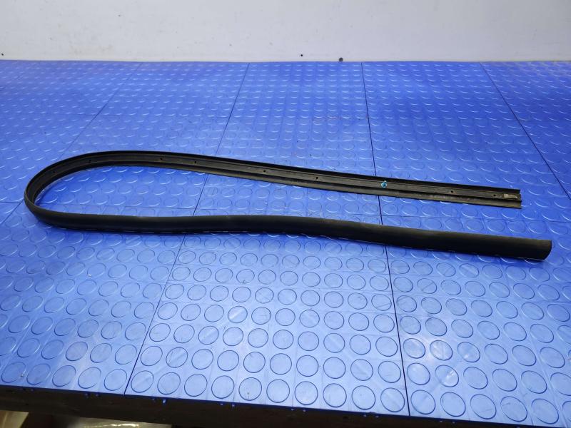 2011 Infiniti QX56 Rocker Moulding