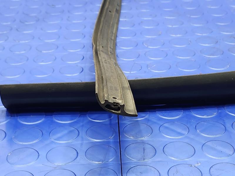 2011 Infiniti QX56 Rocker Moulding