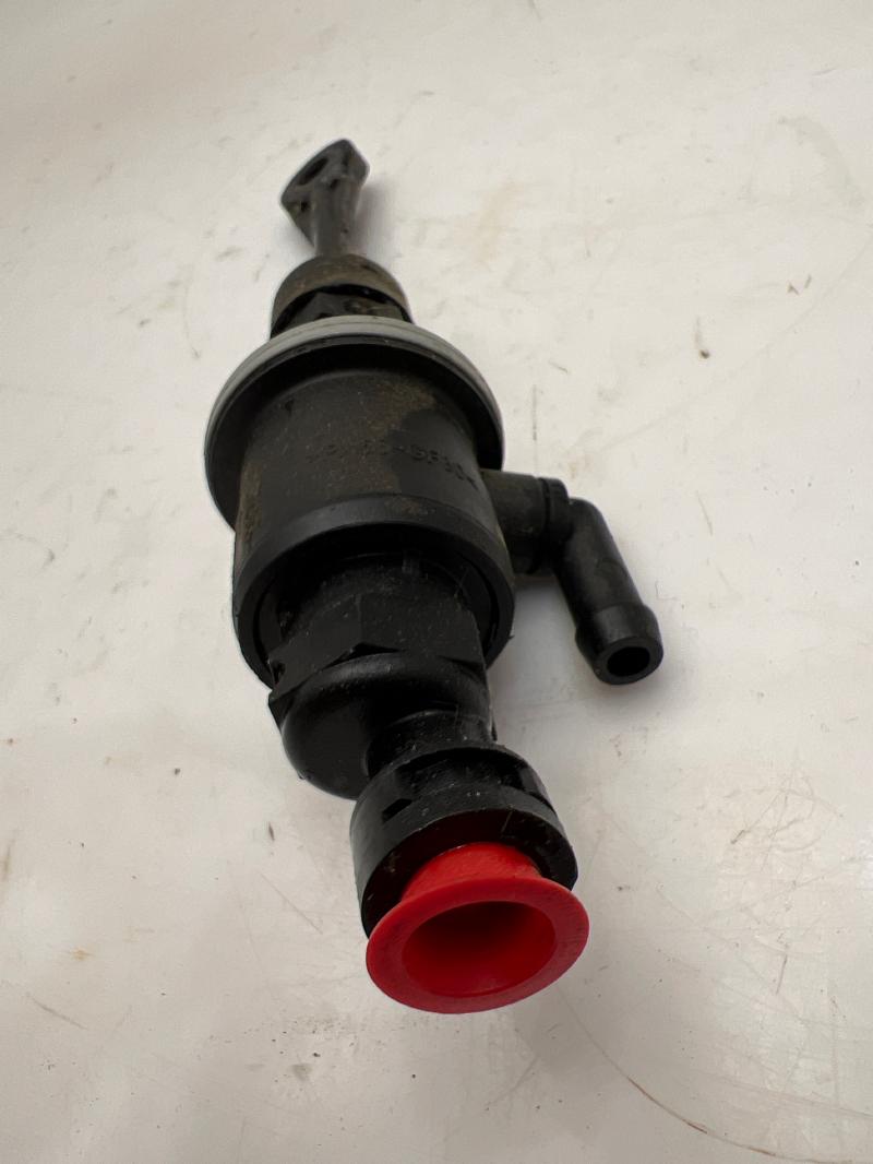 2014 - 2018 Kia Forte Clutch Master Cylinder Assembly OEM 416053X100