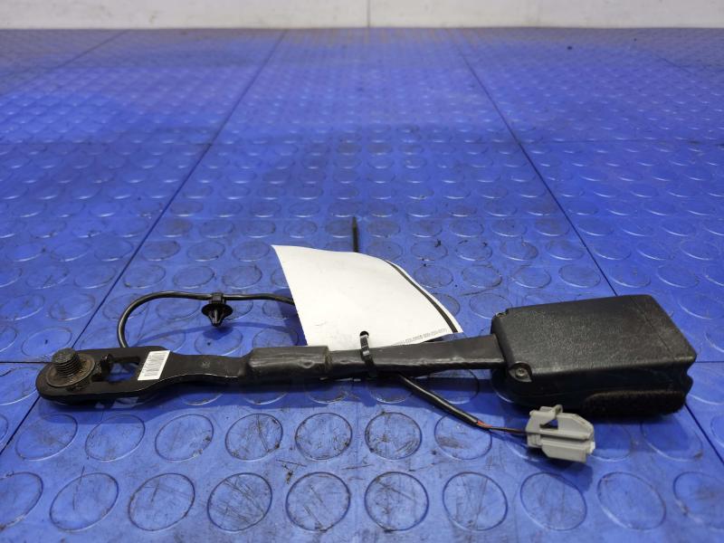 2015 Chrysler 200 Front Seat Belt