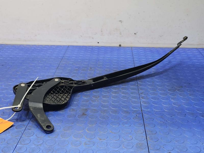 2014 Toyota Prius Wiper Arm