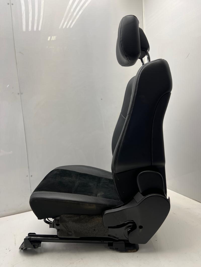 2017 Jeep Grand Cherokee Front Seat