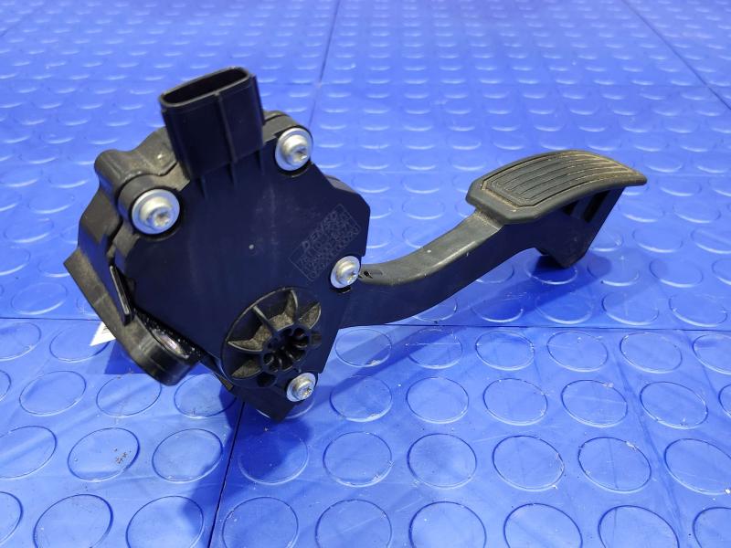 2011-2015 Toyota Prius Accelerator Pedal Assembly w/ Sensor OEM 78110-12050