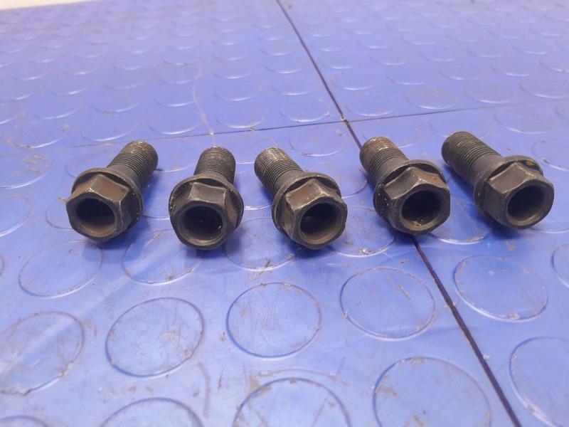 2018 BMW 740I Lug Nuts