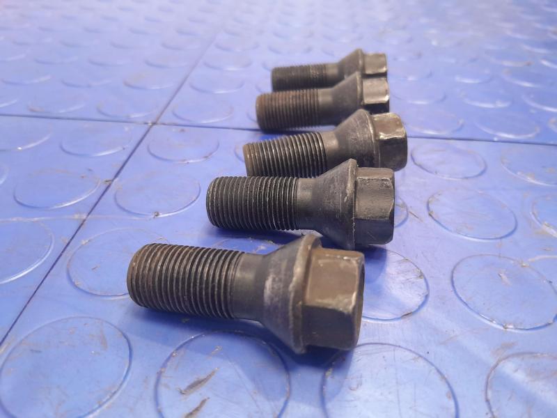 2018 BMW 740I Lug Nuts