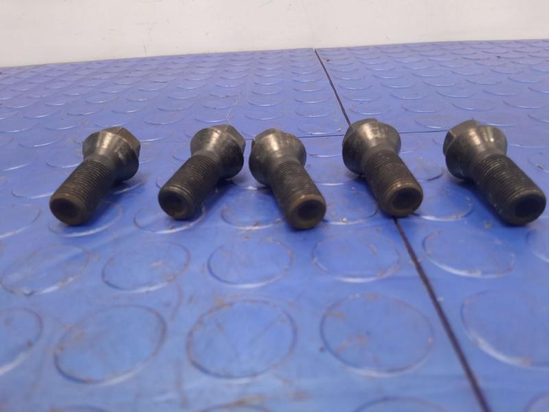 2018 BMW 740I Lug Nuts
