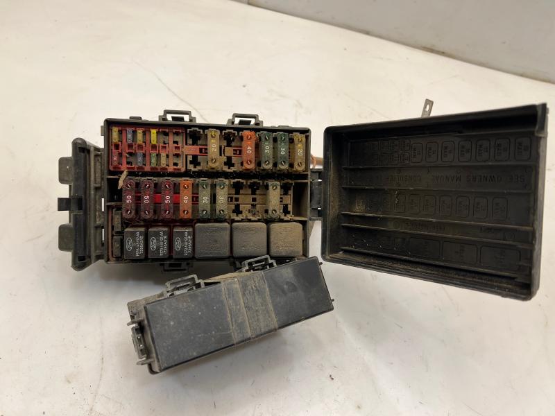 1998 Ford F-150 Engine Power Distribution Box Fuse Box Relay Box OEM