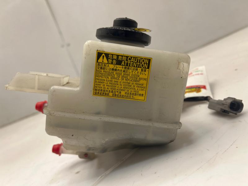 2010 - 2015 Toyota Prius Brake Master Cylinder Reservoir OEM 47220-47080