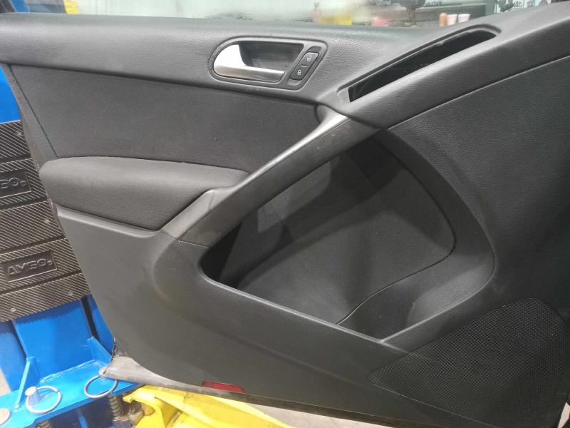 2009 Volkswagen Tiguan Front Door Trim Panel