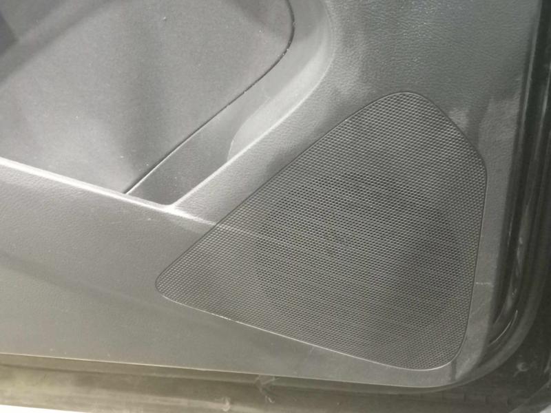 2009 Volkswagen Tiguan Front Door Trim Panel