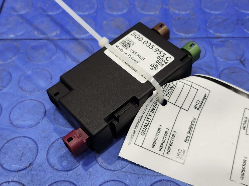 2017-2018 Volkswagen Passat USB Hub Splitter Control Module OEM 5G0035953C