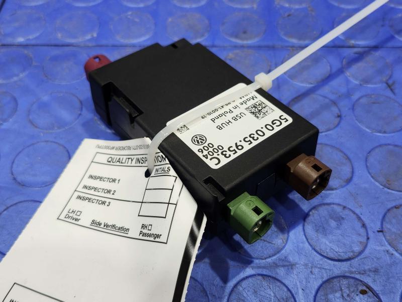2017-2018 Volkswagen Passat USB Hub Splitter Control Module OEM 5G0035953C