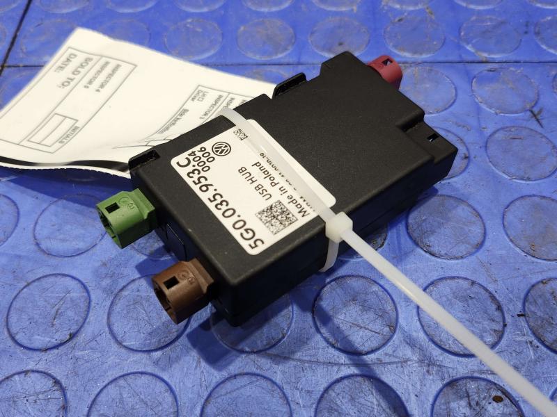 2017-2018 Volkswagen Passat USB Hub Splitter Control Module OEM 5G0035953C