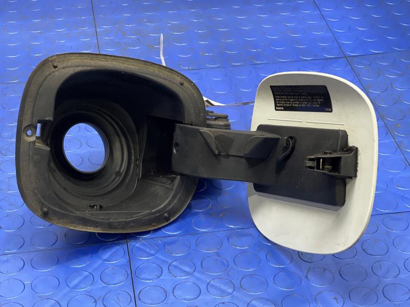 2012 Volvo XC60 Fuel Tank Door