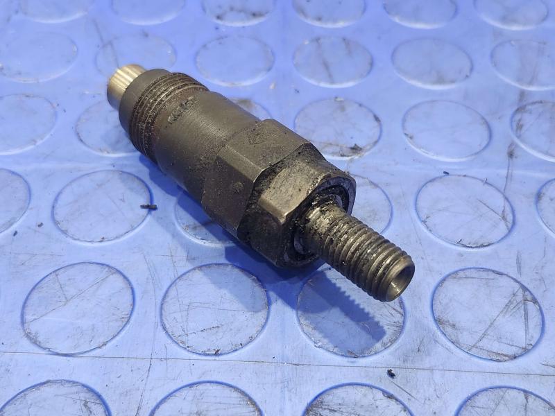 1988-1993 Isuzu NPR 3.9L Diesel OEM Fuel Injector Genuine Factory Original Part