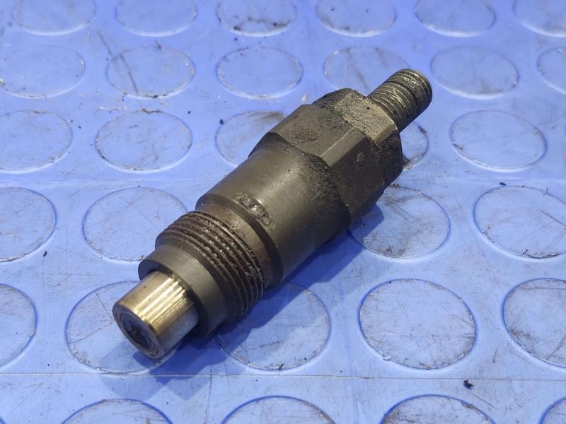 1988-1993 Isuzu NPR 3.9L Diesel OEM Fuel Injector Genuine Factory Original Part