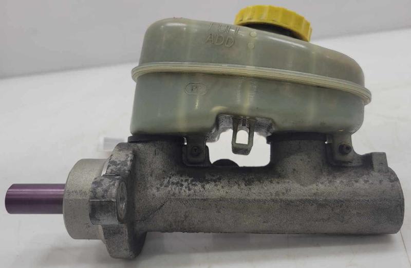 1995 - 2001 Jeep Cherokee Brake Master Cylinder Assembly OEM 04761941