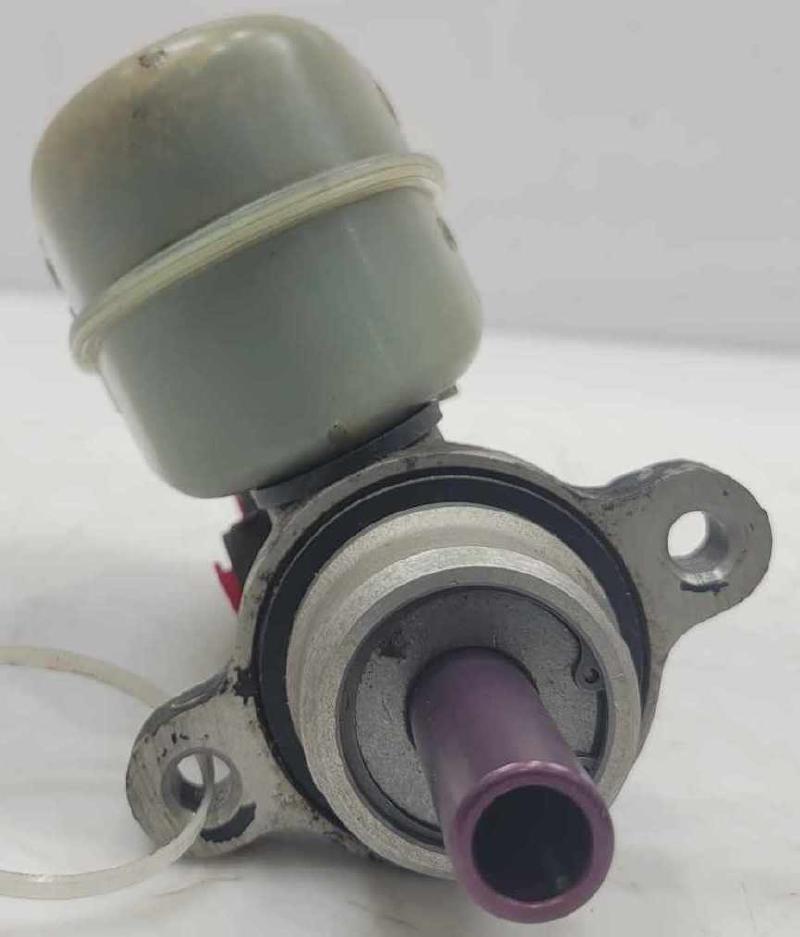 1995 - 2001 Jeep Cherokee Brake Master Cylinder Assembly OEM 04761941