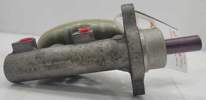 1995 - 2001 Jeep Cherokee Brake Master Cylinder Assembly OEM 04761941