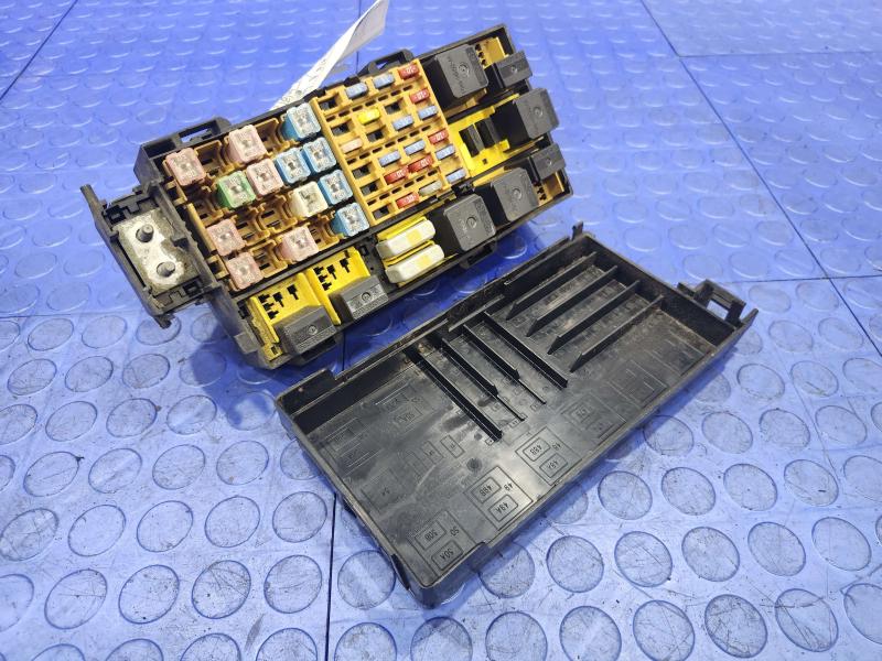2004 Ford Explorer Engine Fuse Box