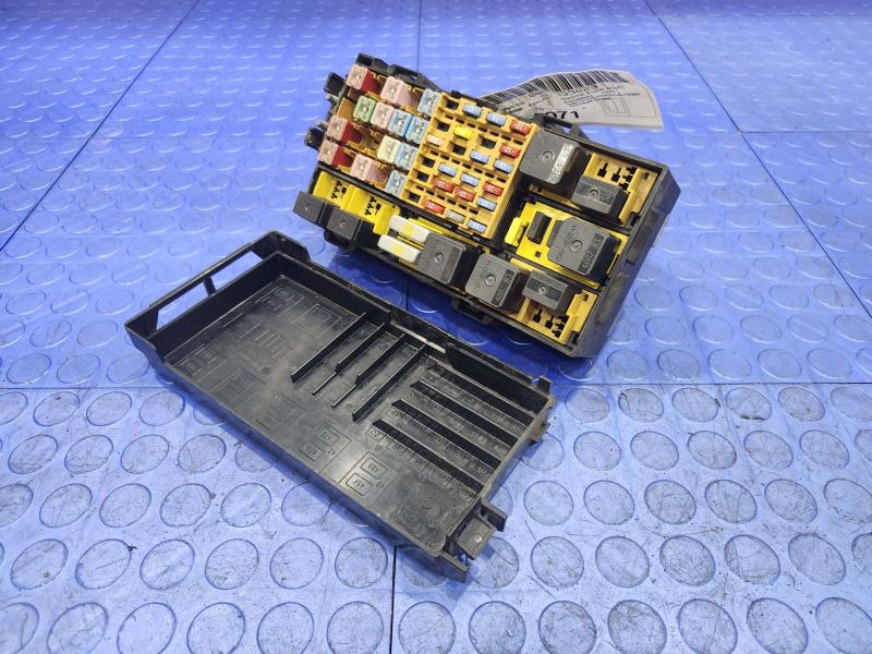2004 Ford Explorer Engine Fuse Box