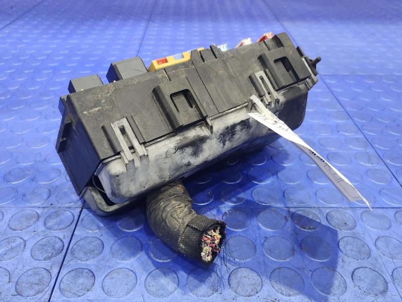 2004 Ford Explorer Engine Fuse Box