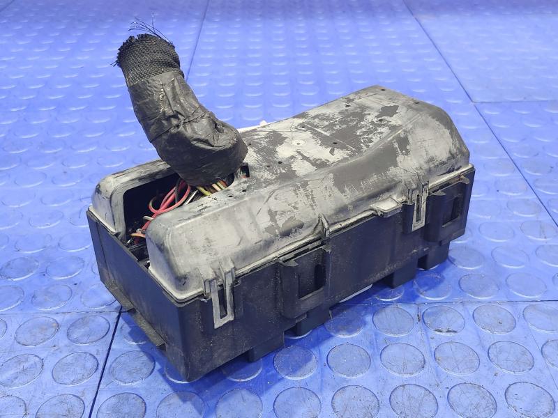 2004 Ford Explorer Engine Fuse Box
