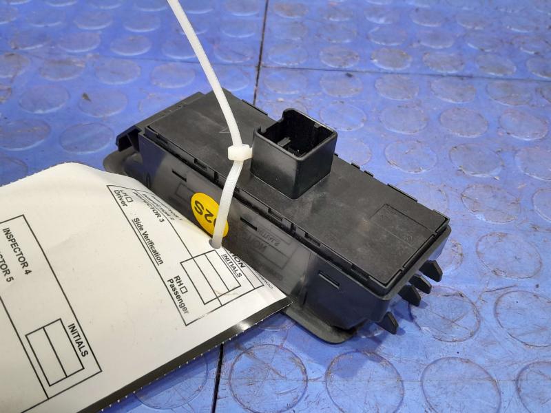 2020 Volkswagen Passat Door Switch Front