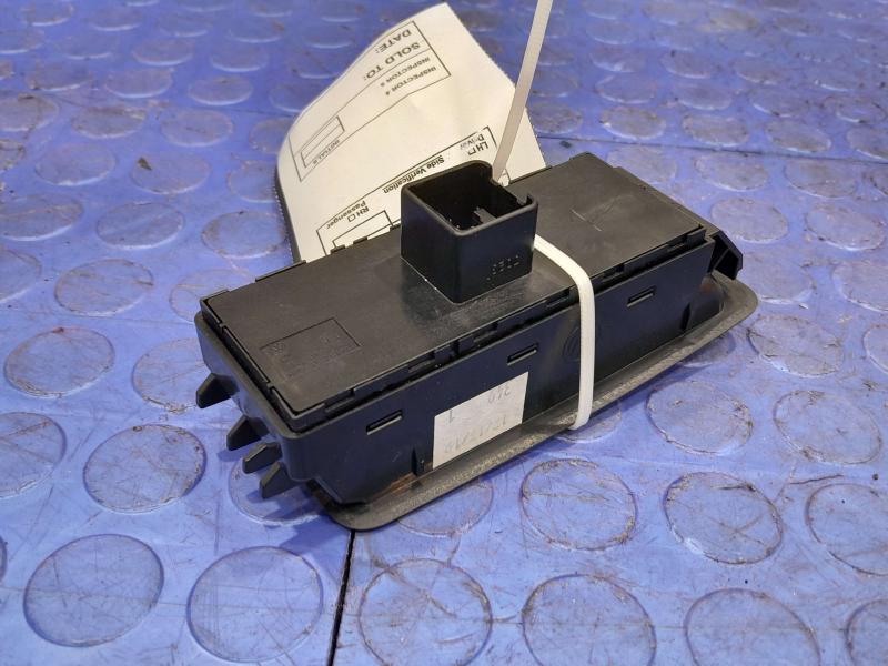 2020 Volkswagen Passat Door Switch Front
