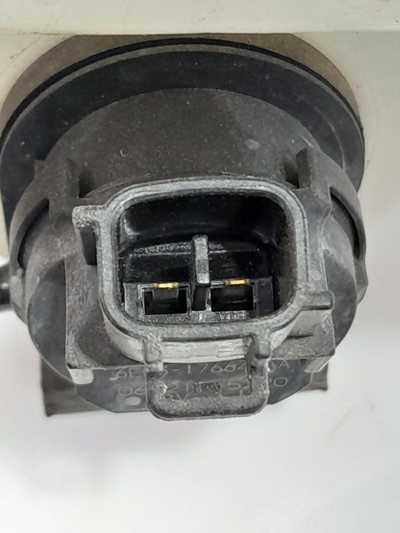 2010 - 2012 Ford Fusion Hybrid Windshield Washer Fluid Reservoir OEM BE5Z17618A