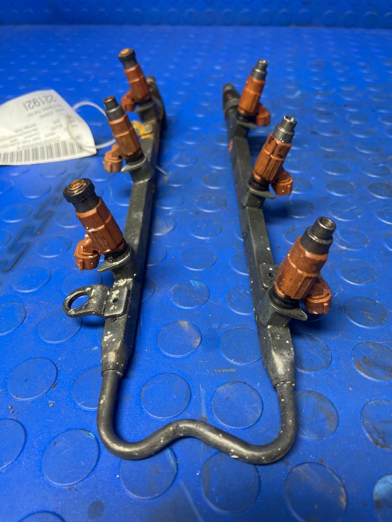 2000-2005 Mitsubishi Eclipse 3.0L 6 Cyl Fuel Rail w/ Six Injectors OEM MD319791